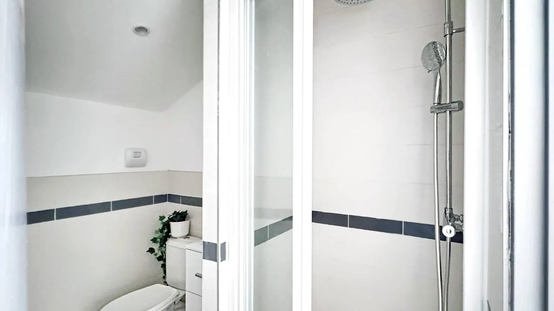 Suite Aveiro Champagne-au-Mont-d'Or France